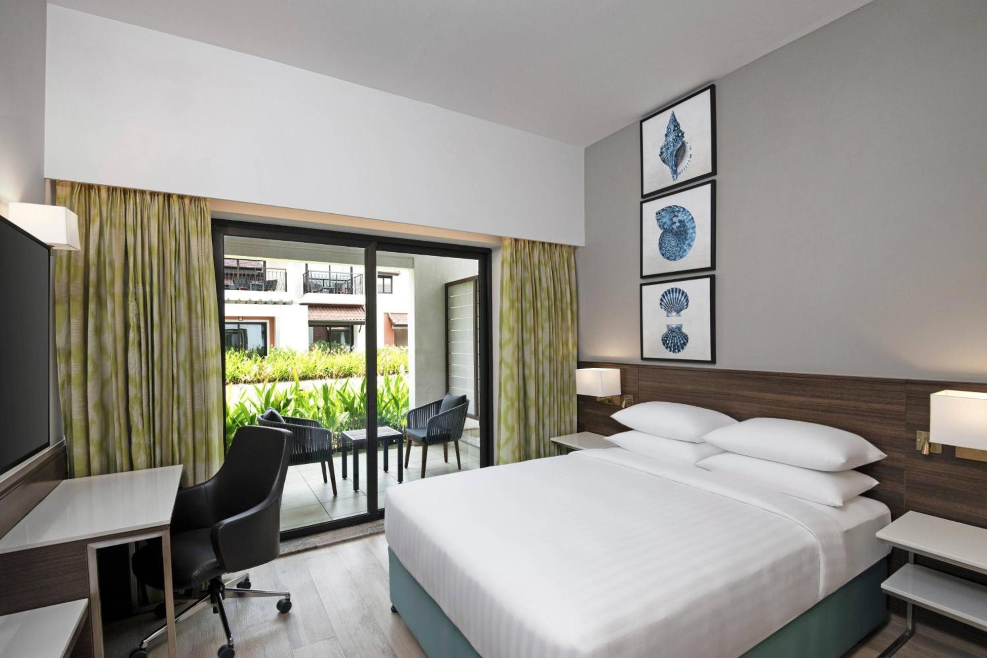 Отель Fairfield By Marriott Goa Бенаулим Экстерьер фото