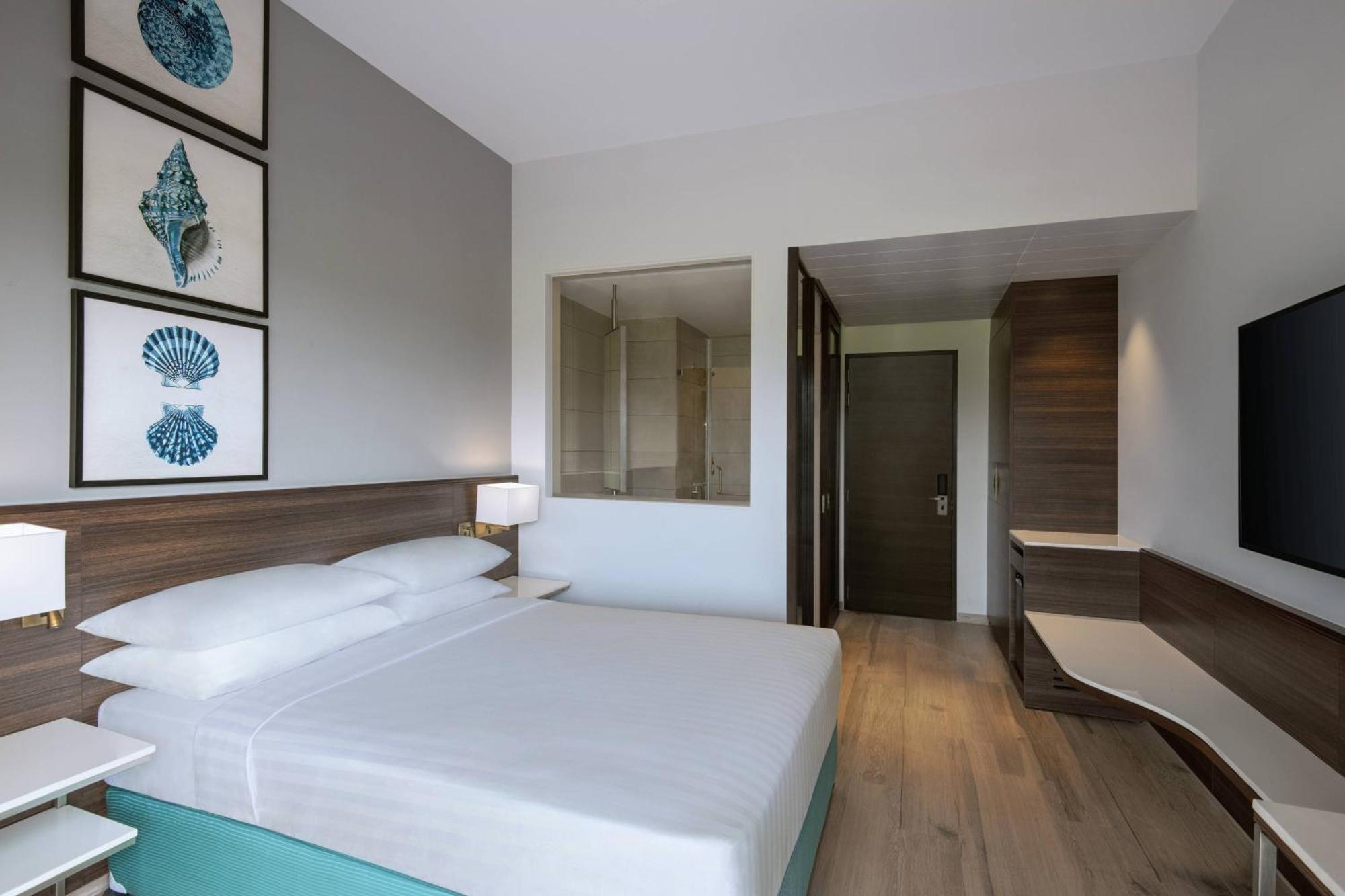 Отель Fairfield By Marriott Goa Бенаулим Экстерьер фото