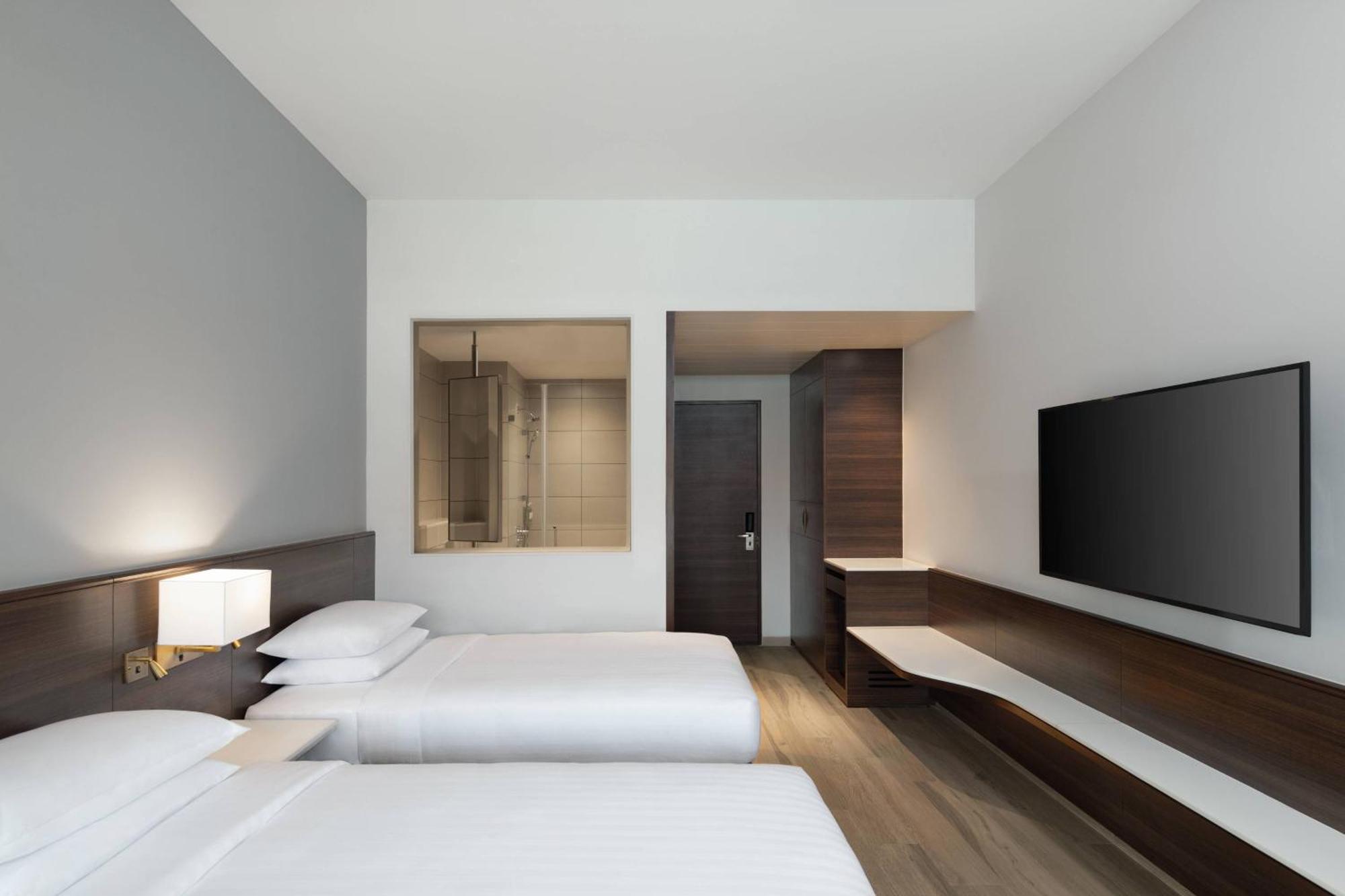 Отель Fairfield By Marriott Goa Бенаулим Экстерьер фото