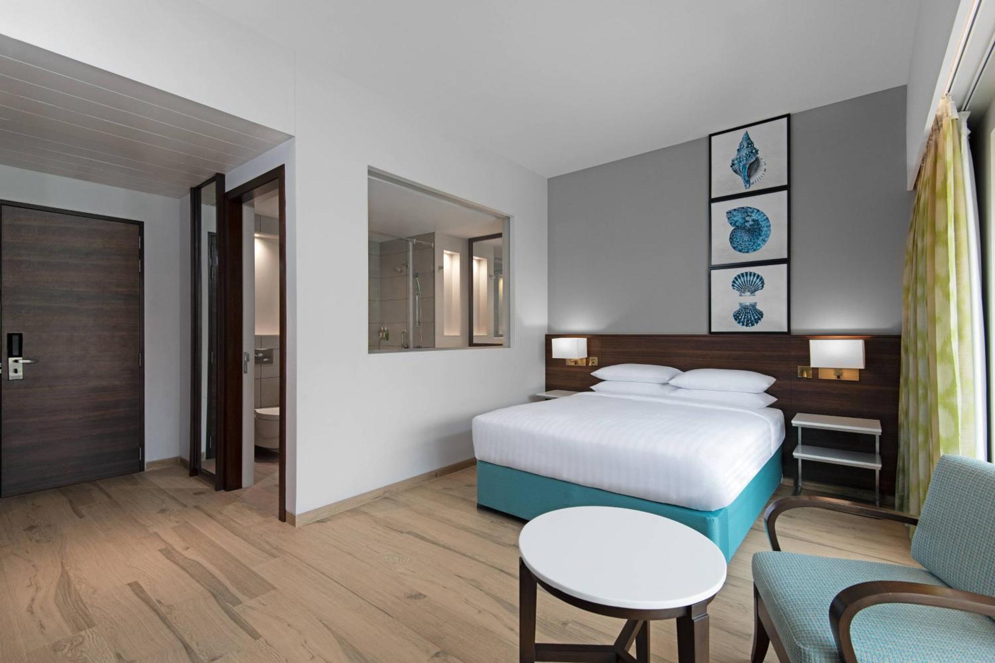Отель Fairfield By Marriott Goa Бенаулим Экстерьер фото